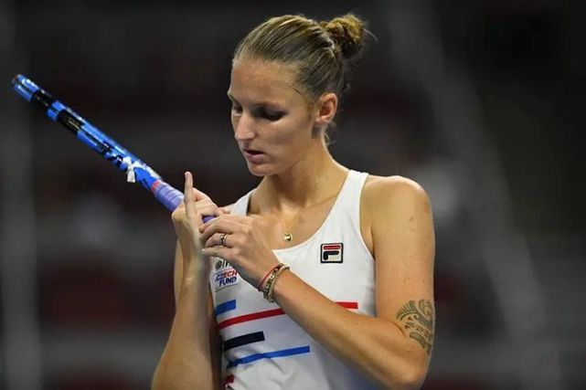 爱游戏官网-科维托娃在公牛比赛中反败为胜，重返赛场引发热议！全场沸腾不已-爱游戏官网