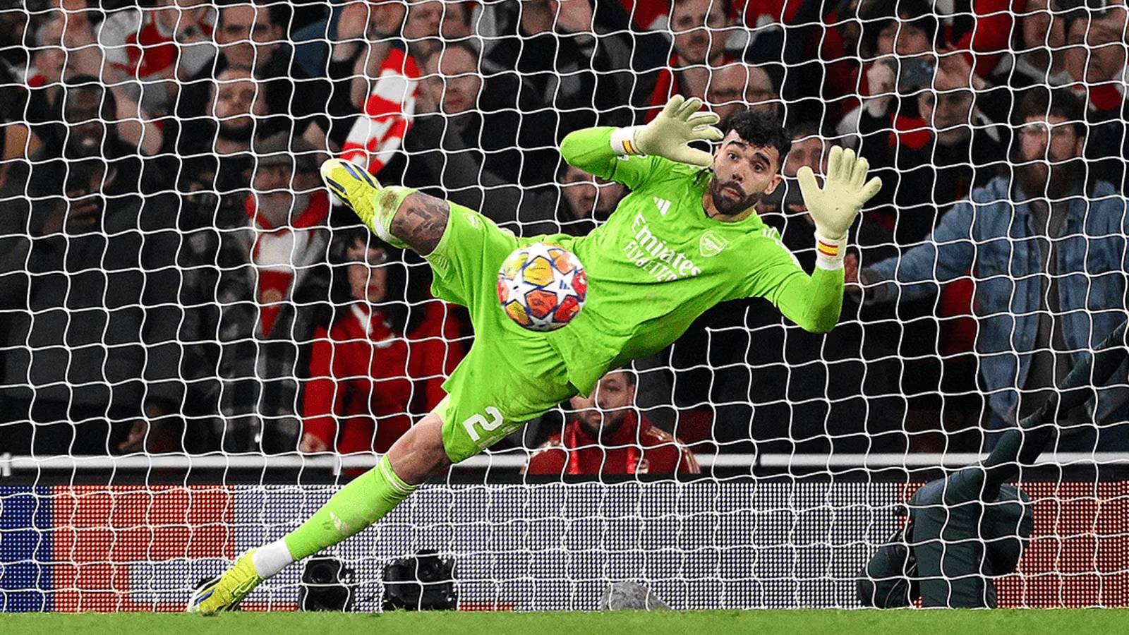 爱游戏体育-阿森纳后卫神勇救险，助球队成功保级，发展实现地区.-爱游戏体育